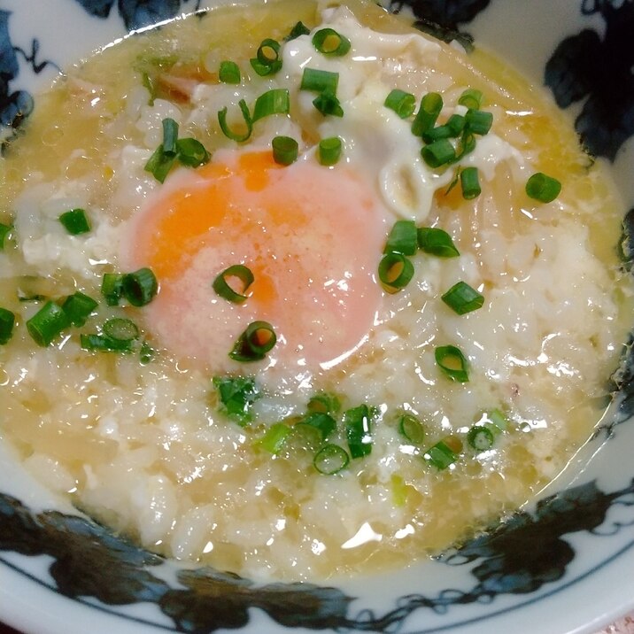 野菜炒めとシーフードスープで！簡単♡落とし卵雑炊